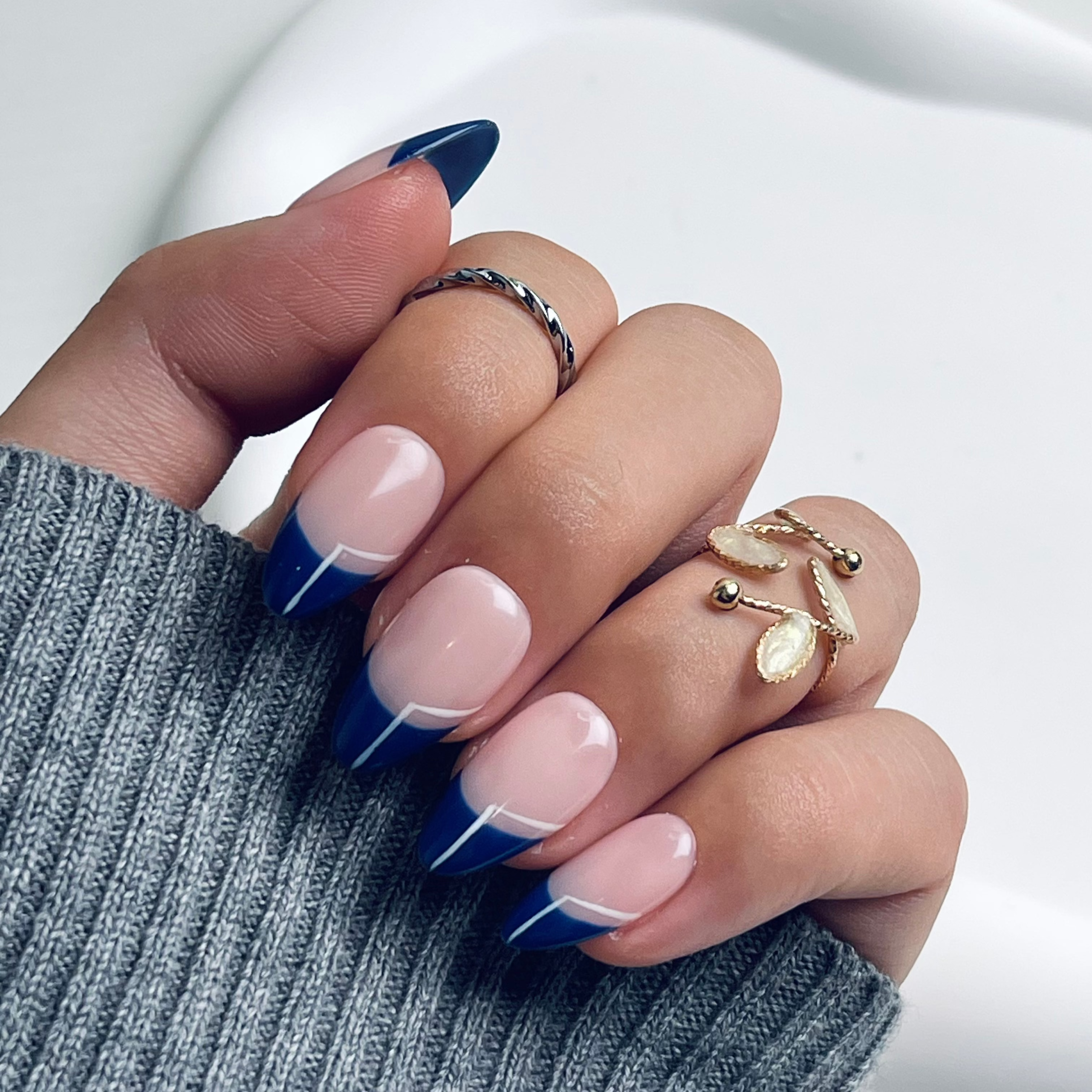 Midnight Blues | Short Almond